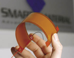 Macro-fiber composite device Macro-fiber composite device