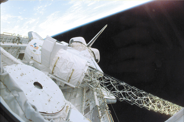 Shuttle mast deployed on STS-99