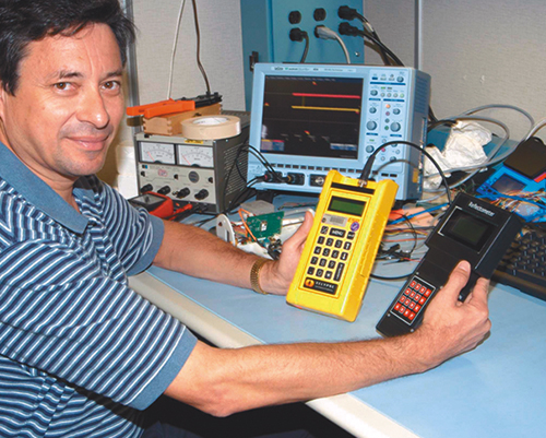 Pedro Medelius with the handheld Standing Wave Reflectometer