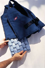 alternative type of vest cooled by a quick change ice cartridge