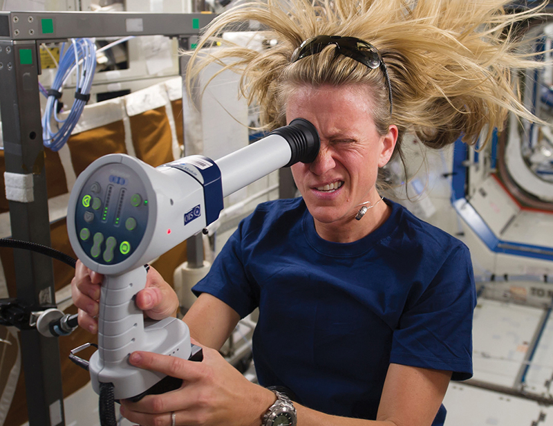 Astronaut Karen Nyberg tests her eye health