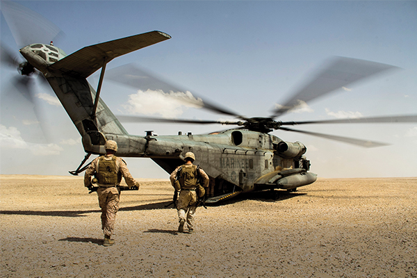 Soldiers run toward helicopter