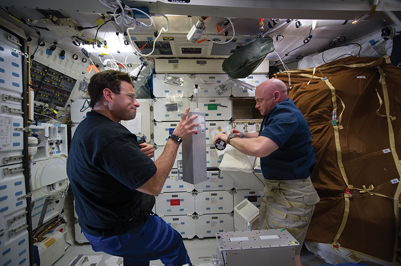 STS-134 astronauts Greg Chamitoff and Mark Kelly