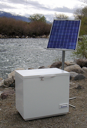 Solar powered portable deals refrigerator