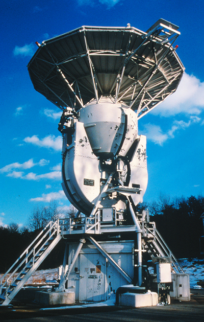 Large outdoor satellite antenna 