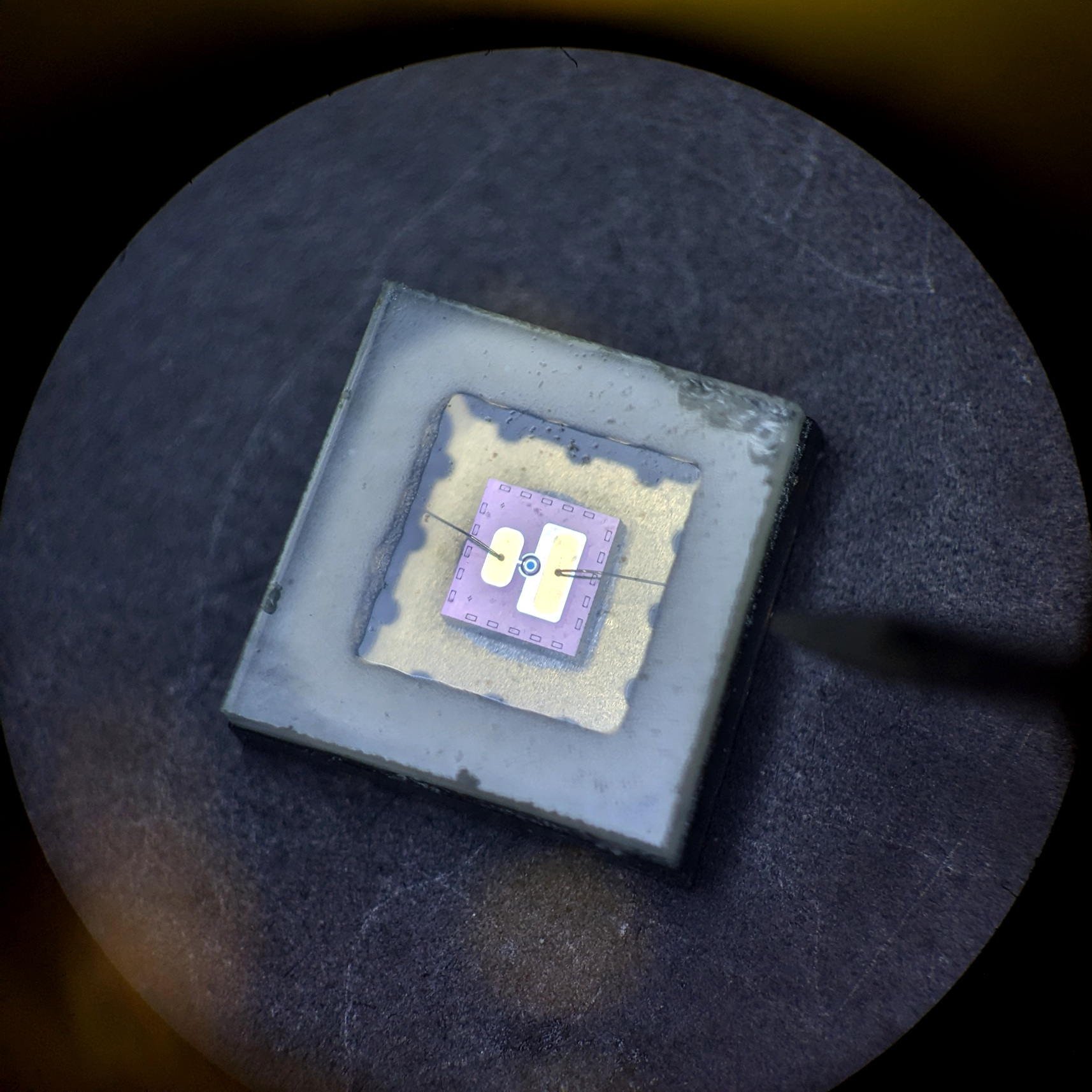 A closeup picture of a photodiode chip.