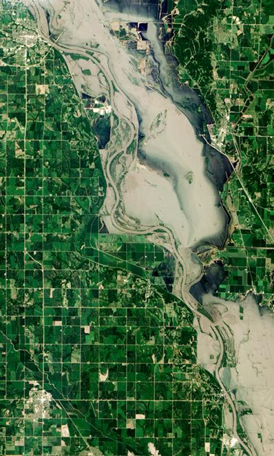 Satellite image of in Hamburg, Iowa where the Missouri River broke through two levees and flooded fields