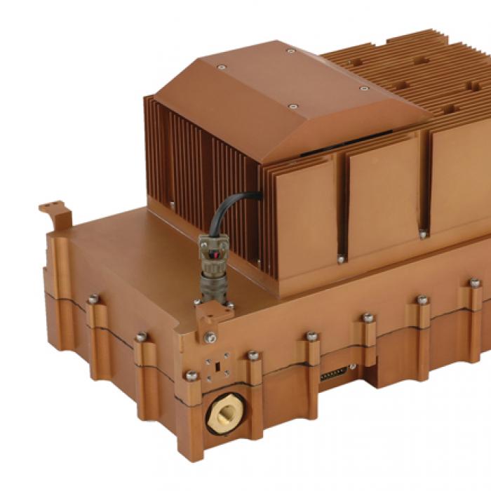 QuinStar dual-frequency solid-state power amplifier