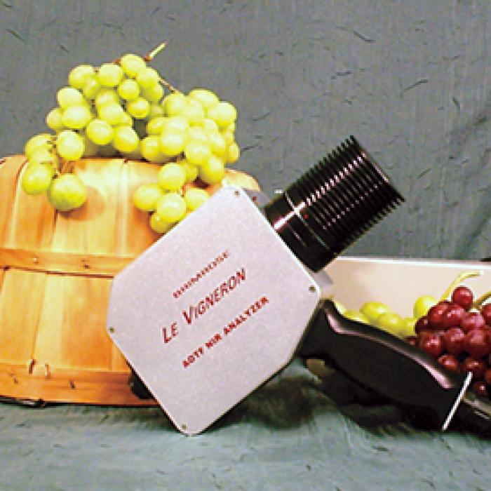 The Luminar 5030 Mini Spectrometer with grapes 