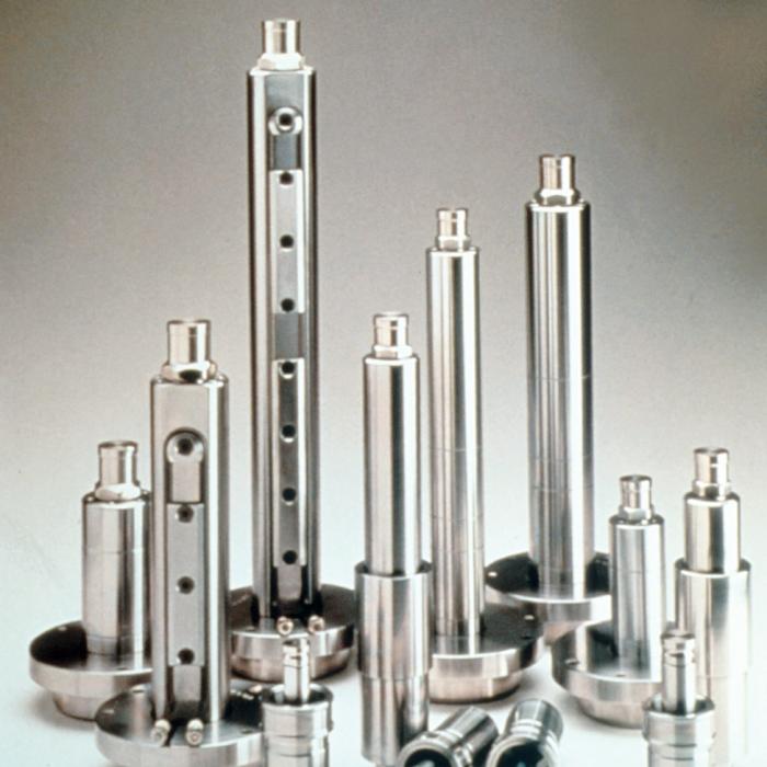 Hot runner nozzles in various sizes and shapes
