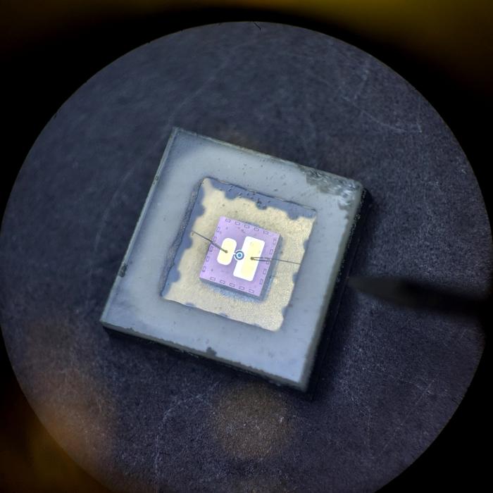 A closeup picture of a photodiode chip.