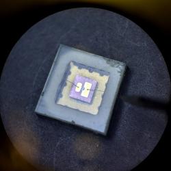 A closeup picture of a photodiode chip.